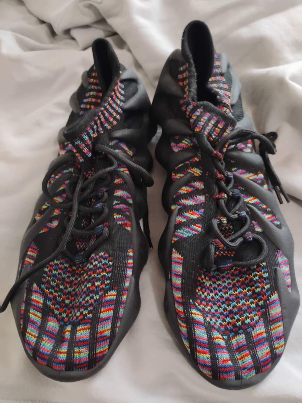 Men's Black Knit Lace-Up Sneakers with Multicolor Pattern  Size 14